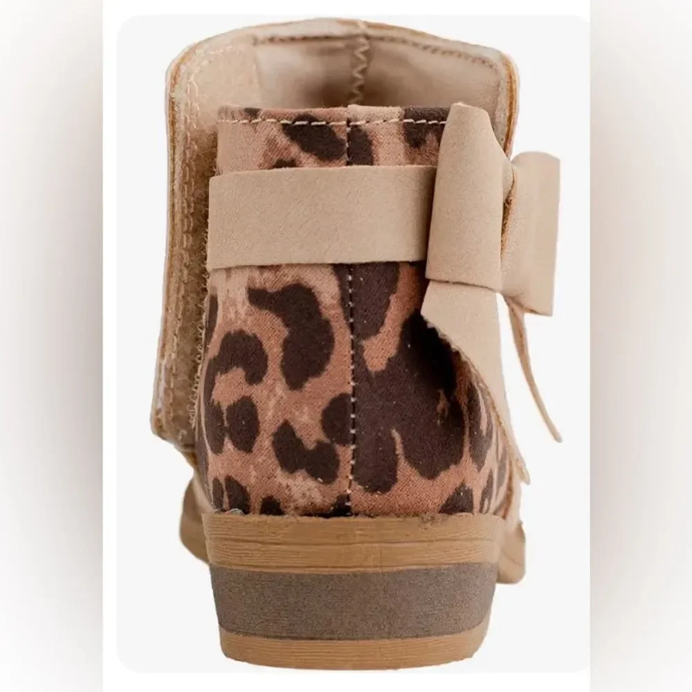 Baby deer toddler Penelope ankle booties size 5 NWOT